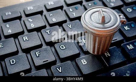 garbage bin on a computer keyboard Stock Photo