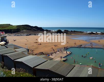 Summerleaze beach with its sea pool, lfeguard post and beach huts, Bude, on Cornwall's North coast in late Summer sunshine. Stock Photo