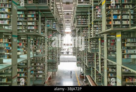 The Vasconcelos Library, also known as the Megabiblioteca, featuring suspended steel bookshelves and modern acrhitectural design. Mexico City, Mexico. Stock Photo