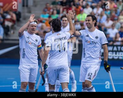 UK. 15th June, 2025. Lee Valley Hockey and Tennis Centre, London, 15th June 2025: Players of Germany celebrate a goal during the match between England Men and Germany Men in the FIH Pro League at Lee Valley Hockey and Tennis Centre, London, England on Saturday 15th June 2025. (Claire Jeffrey/SPP) Credit: SPP Sport Press Photo. /Alamy Live News Stock Photo