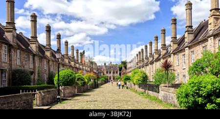 The Vicar's Close with the Vicars' Chapel and Library at the far end, Wells, Somerset, England, UK. June 2025. Summer Stock Photo