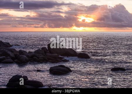 Pink and golden sunset over the Southern Atlantic ocean, at the coast of Cape Town, South Africa. Stock Photo