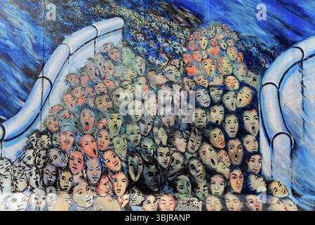 絵画 Berlin Amazon.com: Benjamin F. Berlin 31x28 Extra Large Black