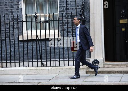 LONDON, ENGLAND - MARCH 6: Britain's Prime Minister Rishi Sunak leaves 10 Downing Street to attend the weekly session of Prime Minister's Questions (PMQs) in the House of Commons on March 6, 2024 in London, England.  CAP/GOL ©GOL/Capital Pictures Stock Photo