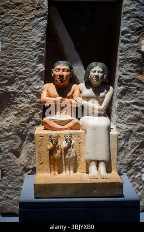 Egyptian statue sculpture of a couple seated, 2350-2200, 6th dynasty ...