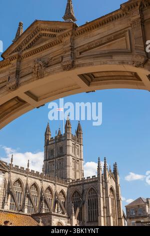 England, Somerset, Bath, Bath Abbey, York Street Arch and Bath Abbey Stock Photo