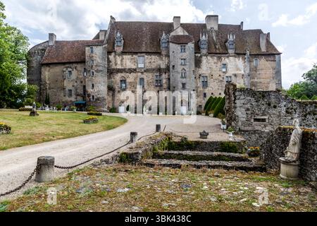 The Château de Boussac in Creuse is an impressive medieval fortress. It served as a defensive structure and residence for various noble families and has been the scene of historical events throughout the centuries. The castle's location offers spectacular views of the Creuse Valley and is part of the popular tourist region known as the 'Valley of the Painters'. Visitors can explore the interior with its monumental fireplaces and decorative tapestries, and then stroll through the gardens. Chemin du Grand Moulin, Boussac, Nouvelle-Aquitaine, France Stock Photo