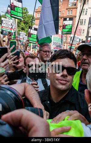 LONDON ENGLAND 18th November 2025 Dominic Allburn At The London London Uk 18th June 2025 Rapper Naoise Caireallin Mgla Bap Of The Irish Hip Hop Trio Kneecap Arrives At Westminster Magistrates Court To Attend A Hearing Relating To The Charging With A Terrorism Offence Of His Fellow Band Member Liam Og O Hannaidh Mo Chara O Hannaidh Has Been Charged In Connection With The Alleged Display Of A Flag In Support Of Hezbollah A Proscribed During A Gig At The O2 Forum In Kentish Town On 21st November 2024 Credit Mark Live News 3bk51ky