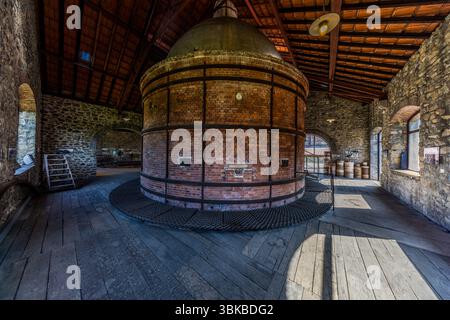 Upper part of the Four des Casseaux in the museum of the same name in Limoges. The kiln (Kian) can hold up to 20,000 pieces in one firing process. Rue Donzelot, Limoges, Nouvelle-Aquitaine, France Stock Photo