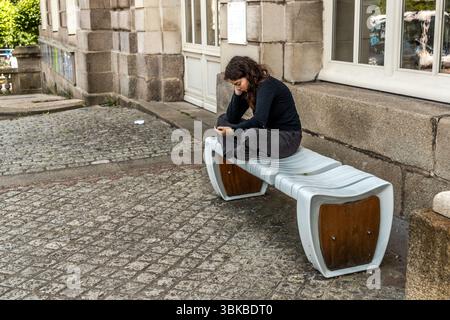 In front of Limoges town hall, there is a special porcelain bench designed by the Ateliers Arquié manufactory in collaboration with the designer Marc Aurel. This porcelain furniture is part of a contemporary art installation called URBACER porcelain furniture, which is presented in public spaces. The bench combines traditional craftsmanship with modern design and is an expression of the cultural heritage of porcelain production in Limoges. Square Jacques Chirac, Limoges, Nouvelle-Aquitaine, France Stock Photo