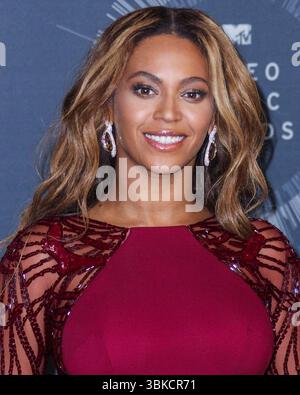 (FILE) Miley Cyrus Joins Beyoncé for Live Debut of ‘II Most Wanted’ During ‘Cowboy Carter’ Tour in Paris. INGLEWOOD, LOS ANGELES, CALIFORNIA, USA - AUGUST 24: American singer, songwriter, actress, and businesswoman Beyoncé Knowles Carter wearing a Zuhair Murad dress, Christian Louboutin shoes, and Lorraine Schwartz jewelry poses in the press room at the 2014 MTV Video Music Awards held at The Forum on August 24, 2014 in Inglewood, Los Angeles, California, United States. (Photo by Xavier Collin/Image Press Agency) Stock Photo