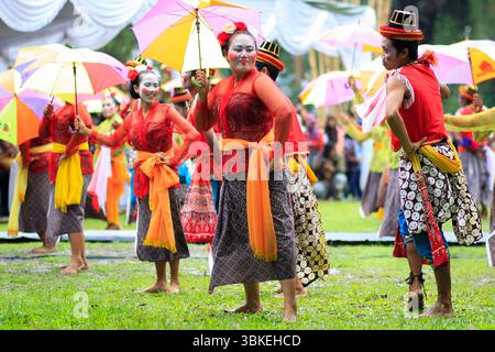 Reog Nirboyo Tri Mukti Gunungkidul Yogyakarta performing at the opening of the 2014 Indonesian Umbrella Festival in Solo Stock Photo
