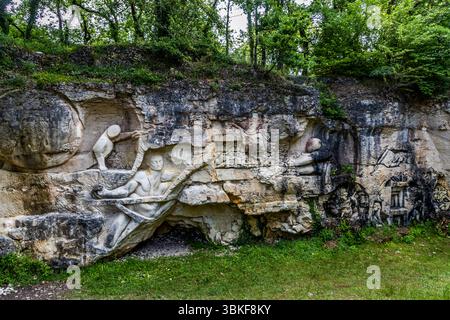The Lapidales sculptures are carved into the rock of a former quarry by various artists and depict different figures and scenes. The works of art are part of the landscape and blend harmoniously into the natural surroundings. They are an example of the art and history of the region. Port-d'Envaux, Nouvelle-Aquitaine, France Stock Photo