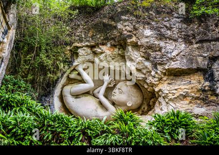 The Lapidales sculptures are carved into the rock of a former quarry by various artists and depict different figures and scenes. The works of art are part of the landscape and blend harmoniously into the natural surroundings. They are an example of the art and history of the region. Port-d'Envaux, Nouvelle-Aquitaine, France Stock Photo