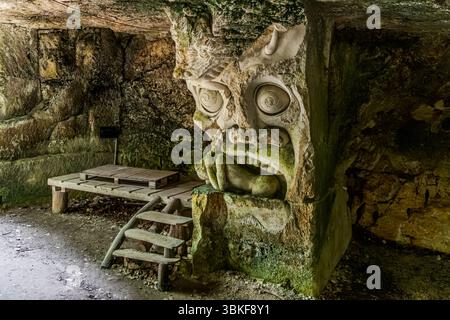 The Lapidales sculptures are carved into the rock of a former quarry by various artists and depict different figures and scenes. The works of art are part of the landscape and blend harmoniously into the natural surroundings. They are an example of the art and history of the region. Port-d'Envaux, Nouvelle-Aquitaine, France Stock Photo