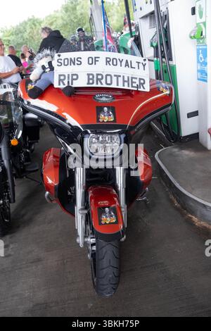 Knutsford Service Station (North), UK. 21st June 2025. Thousands of Bike Riders, many dressed in Hawaiian Shirts, stop off at Knutsford Service Area on their way from London to Barrow in Furness in memory of Dave Myers, Hairy Biker. Credit Mark Lear / Alamy Live News Stock Photo