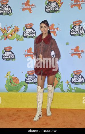 Kylie Cantrall at arrivals for Nickelodeon Kids Choice Awards 2025