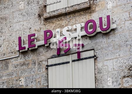 Damaged sign with the name of a shop. Three letters of the name ‘Le Pistou’ are only hanging from the cables of the backlighting. Angoulême is recognized as a UNESCO Creative City in the category of literature since 2019. Rue du Chat, Angoulême, Nouvelle-Aquitaine, France Stock Photo