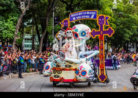 Mexican skulls during the Day of the Dead parade Stock Photo