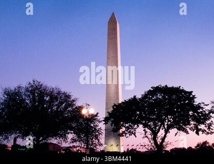 George Washington Memorial in Washington DC on the National Mall, Federal government shutdown. Tourist site. USA. Sunset, dusk or night skyline Stock Photo