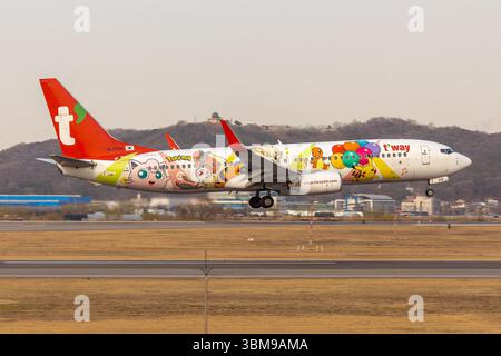 T'way Air Pokémon Boeing 737 HL8306 Landing in Gimpo Airport, Seoul during sunset Stock Photo