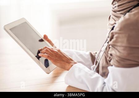 Cropped of female doctor using digital tablet Stock Photo