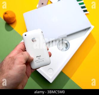 Iphone 13 comparison hi-res stock photography and images - Alamy