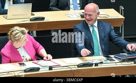 Berlin, Germany. 26th June, 2025. Franziska Giffey (SPD), Berlin Senator for Economic Affairs, and Kai Wegner (CDU), Governing Mayor of Berlin, at the plenary session in the Berlin House of Representatives. Credit: Jens Kalaene/dpa/Alamy Live News Stock Photo