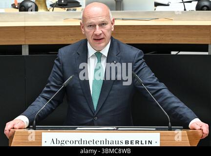 Berlin, Germany. 26th June, 2025. Kai Wegner (CDU), Governing Mayor of Berlin, speaks during the plenary session in the Berlin House of Representatives. Credit: Jens Kalaene/dpa/Alamy Live News Stock Photo
