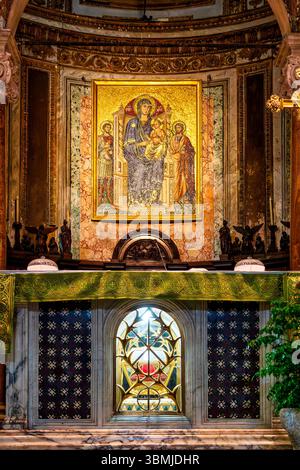The 12th-century altar of San Crisogono in Rome, Italy, houses relics of Saint Chrysogonus. Behind it, a 13th-century mosaic attributed to Pietro Cava Stock Photo