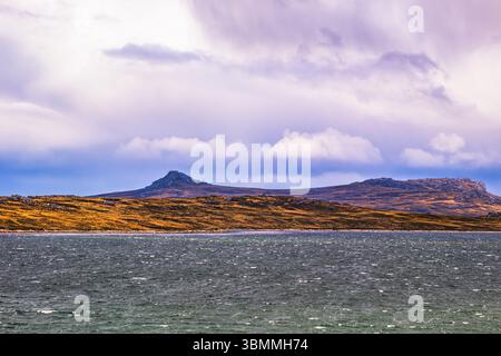 Closer view of the lighter quartzite ridges can be seen west of Stanley ...