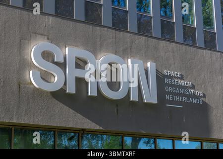 Modern building with the white SRON (Space Research Organisation Netherlands) logo and text on a textured grey facade. Leiden, Netherlands, 3 May 2025 Stock Photo