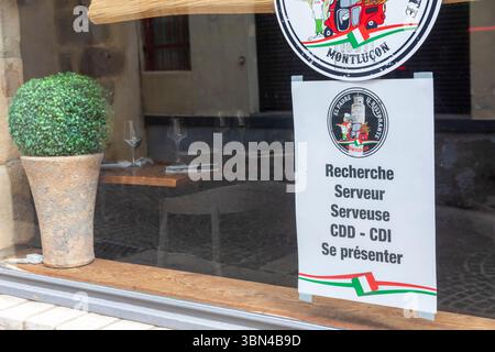 Looking for a waiter or waitress on fixed-term or permanent contract in an Italian restaurant in Montlucon Stock Photo