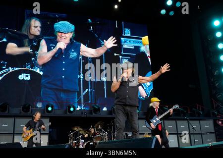 Stevie Young, Matt Laug, Brian Johnson und Angus Young von AC/DC live ...