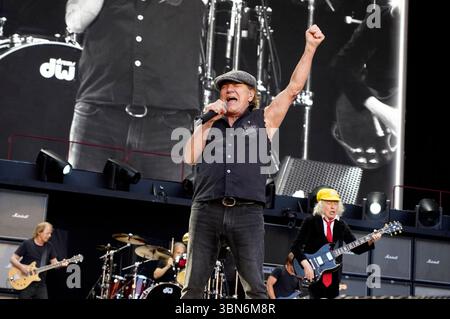 Stevie Young, Matt Laug, Brian Johnson, Angus Young und Chris Chaney ...