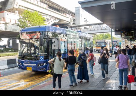 NEX Minebus EV Bus 28 arriving at the bus platform, commuters, passengers waiting to board, Bangkok, thailand Stock Photo