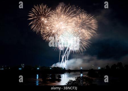 Ottawa, Canada. 01st July, 2025. Fireworks explode over the Ottawa River during Canada Day festivities in Ottawa, on Tuesday, July 1, 2025. Credit: The Canadian Press/Ģ����ý Live News Stock Photo
