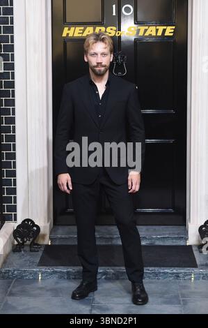 Alexander Kuznetsov / Alexander Kusnezow bei der Premiere des Amazon ...