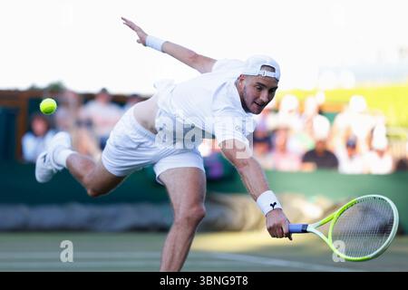 London, UK. 02nd July, 2025. Tennis: Grand Slam/ATP Tour - Wimbledon, Singles, 2nd round, Men. Aliassime (Canada) - Struff (Germany). Jan-Lennard Struff is in action. Credit: Frank Molter/dpa/Alamy Live News Stock Photo