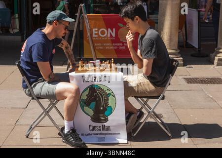 England, Somerset, Bath, Stall Street, The Travelling Chess Man Playing Chess with Tourist Stock Photo