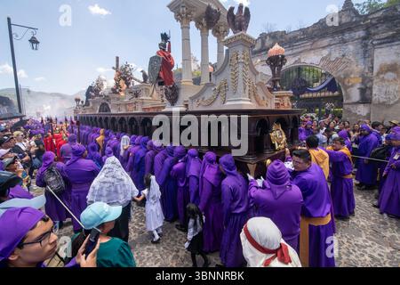 Semana Santa en la Antigua Guatemala Holy Week celebrations in Antigua