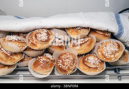 freshly baked buns cooling on a rack Stock Photo