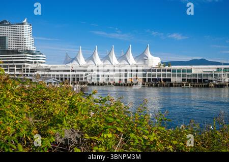 The view of Canada Place, Pan Pacific Hotel & the cruise ship terminal in Coal Harbour, Vancouver, BC. Stock Photo