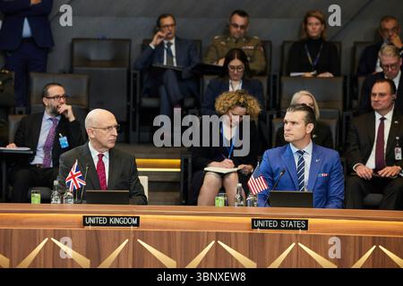 Left to right: John Healey (US Secretary of State for Defence) with Pete Hegseth (US Secretary of Defense) Stock Photo