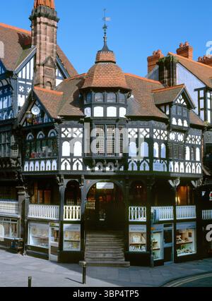 Chester Rows galleried shops, at junction of Bridge Street and Watergate Street, Chester. Stock Photo