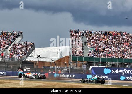 Silverstone, UK. 06th July, 2025. Liam Lawson (NZL) Racing Bulls VCARB 02 crashes at the start of the race. 06.07.2025. Formula 1 World Championship, Rd 12, British Grand Prix, Silverstone, England, Race Day. Credit: James Moy/Alamy Live News Stock Photo