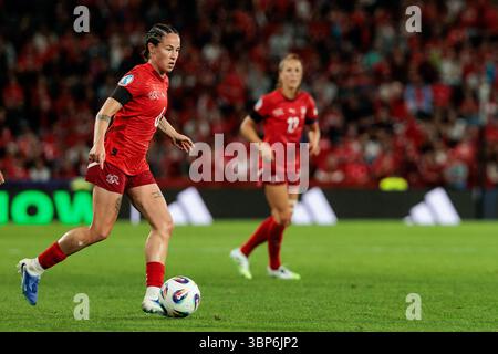 Geraldine Reuteler (Schweiz, #06) am Ball, SUI, Spanien vs Schweiz