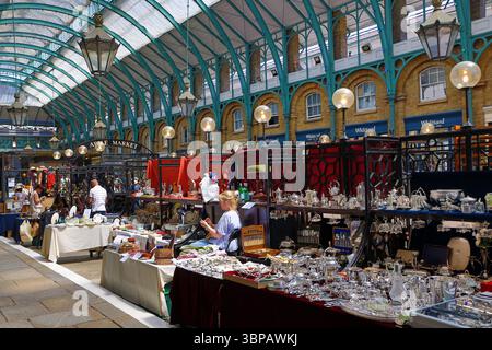 Stalls in the Apple Market at Covent Garden Market, London, England Stock Photo