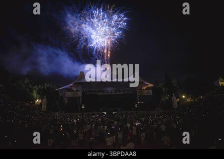 Closing fireworks at the Berliner Rundfunk 91.4 Open Air in the Berlin Parkbuehne Wuhlheide on 05.07.2025 Stock Photo