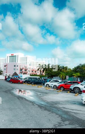Photo of the entrance and parking area at Playa Tortugas in Cancun's